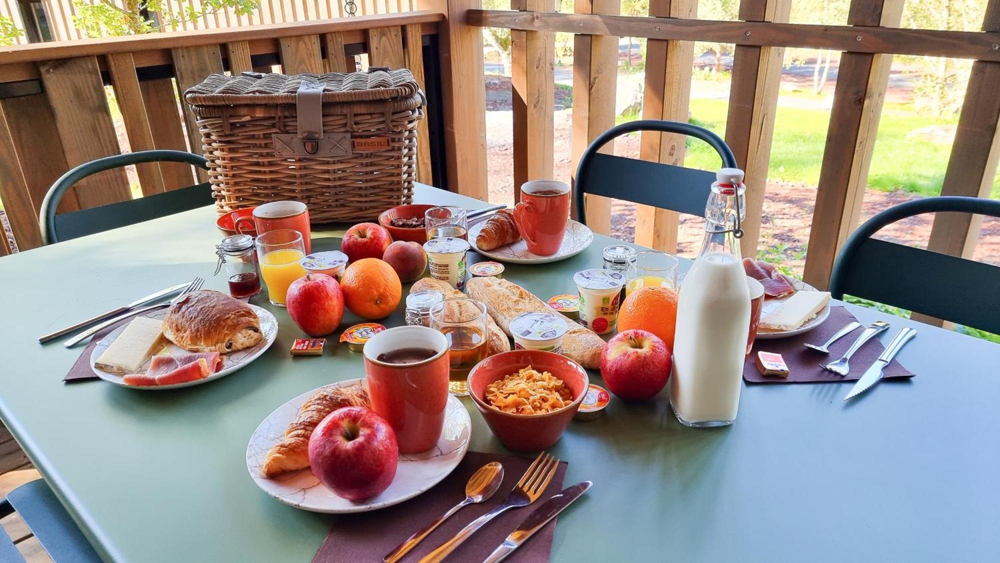 Hotel - Lodges De Lemptegy Saint-Ours  Zewnętrze zdjęcie